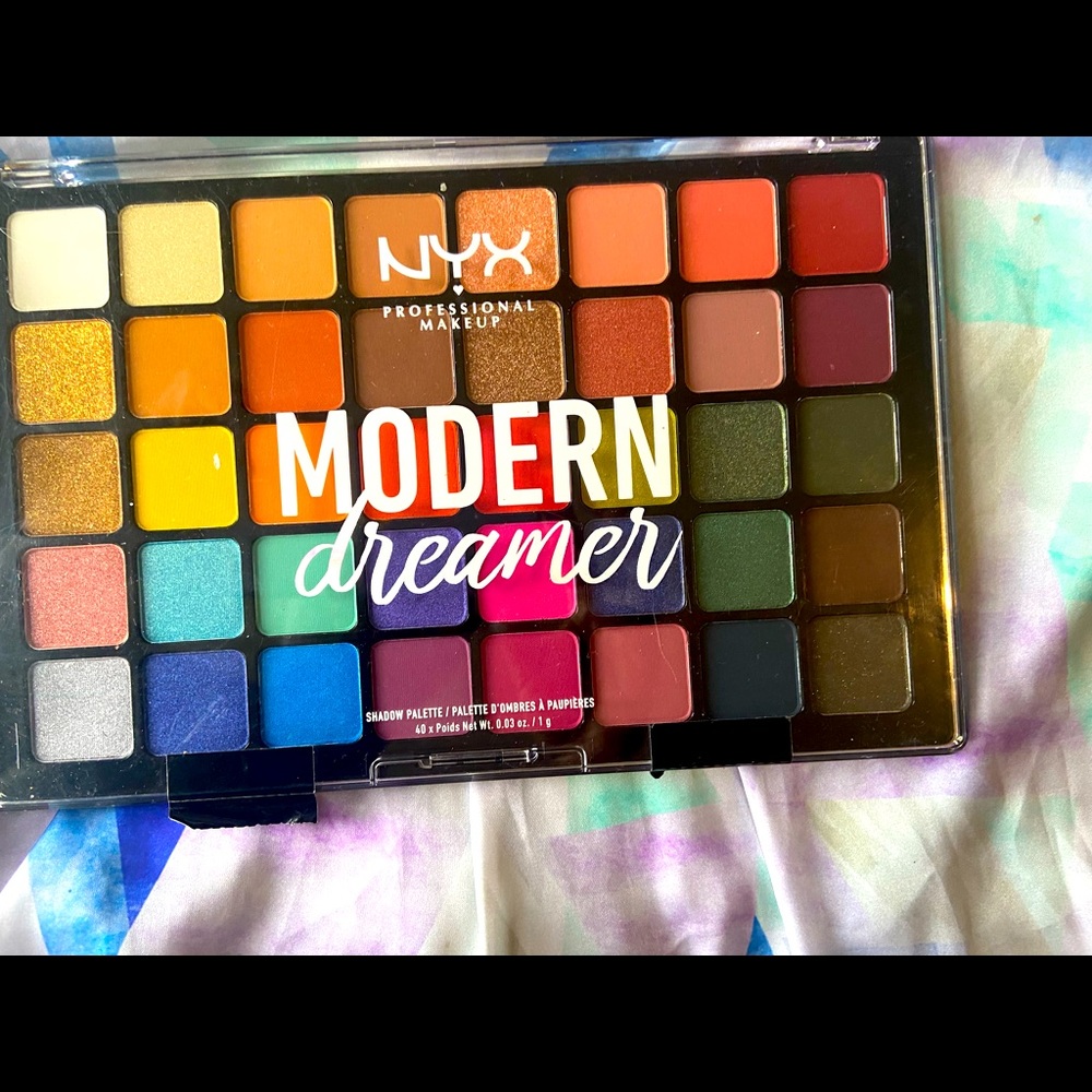⭐️Nyx Modern dreamer Eyeshadow palette